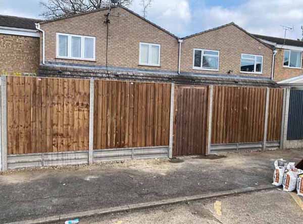 Featheredge vs Panel Fencing: Which Is Better for Your St Albans Garden?